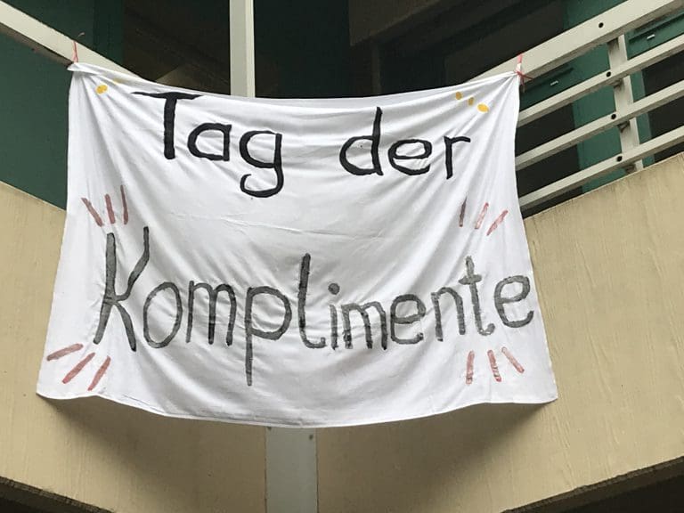 SV-Aktion zum Tag der Komplimente | Pestalozzi Gymnasium Herne