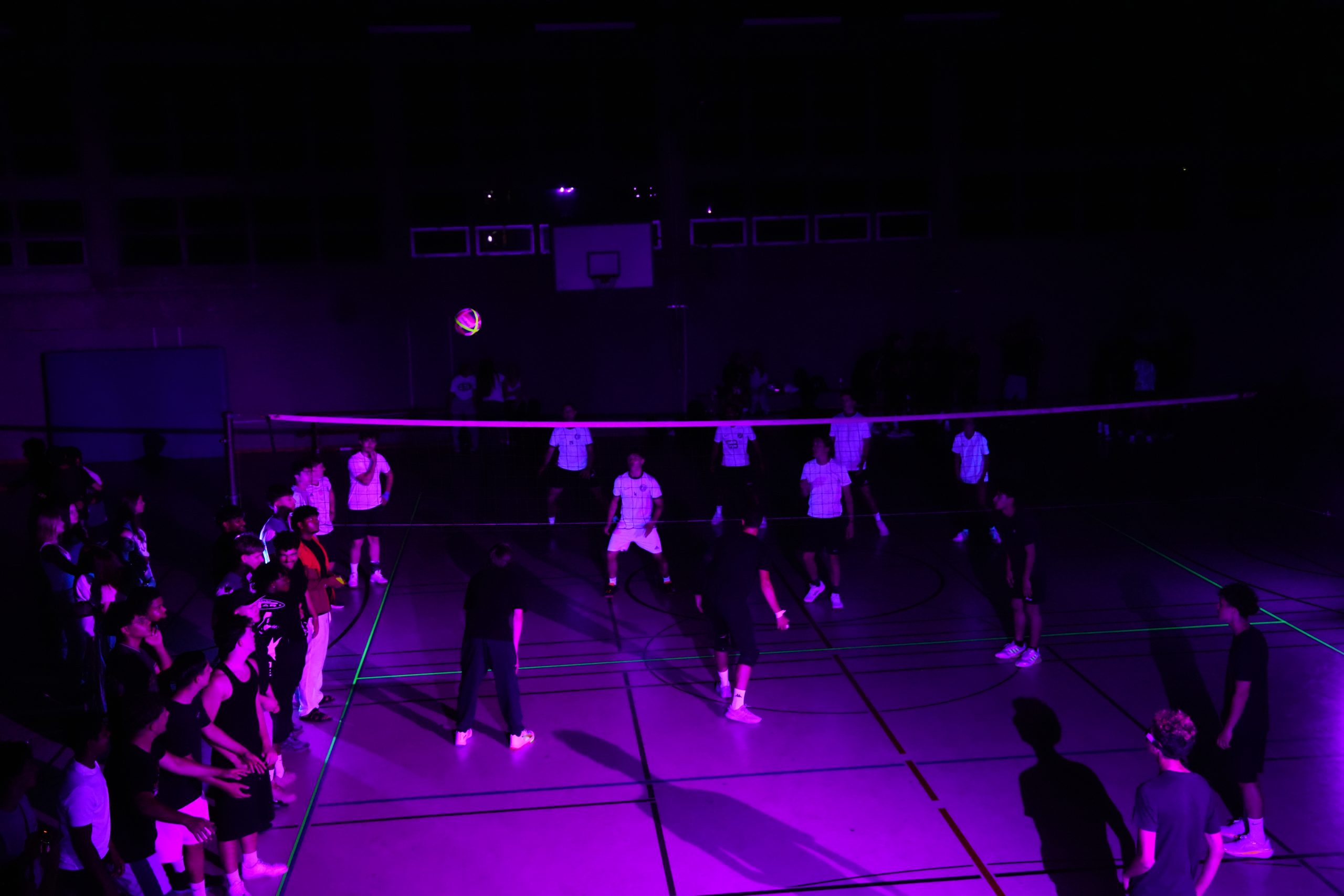 weitere Fotos vom Neonvolleyballturnier vor der Ferien